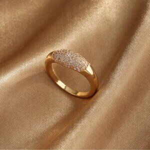 Gold Ring with Sparkling Accents A1517